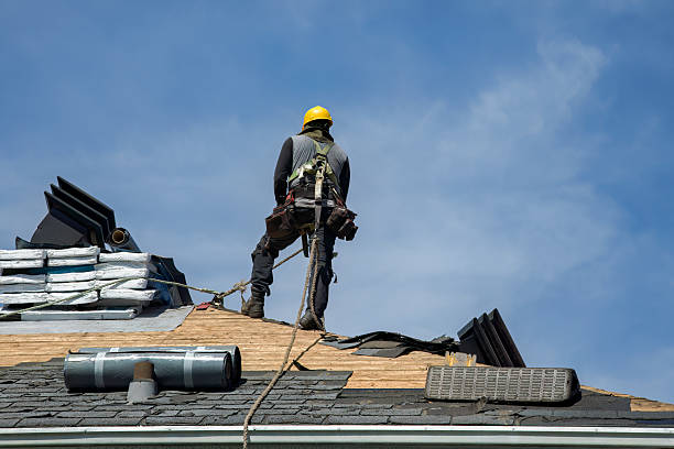 Professional Roofing technician working in Neotsu, OR
